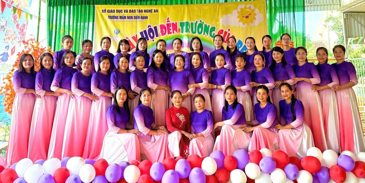Hình ảnh tập thể CBGVNV trường mầm non Diễn Hạnh